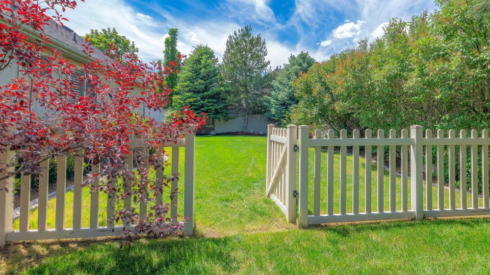 Expert Picket Fence Solutions Secure Fence Company