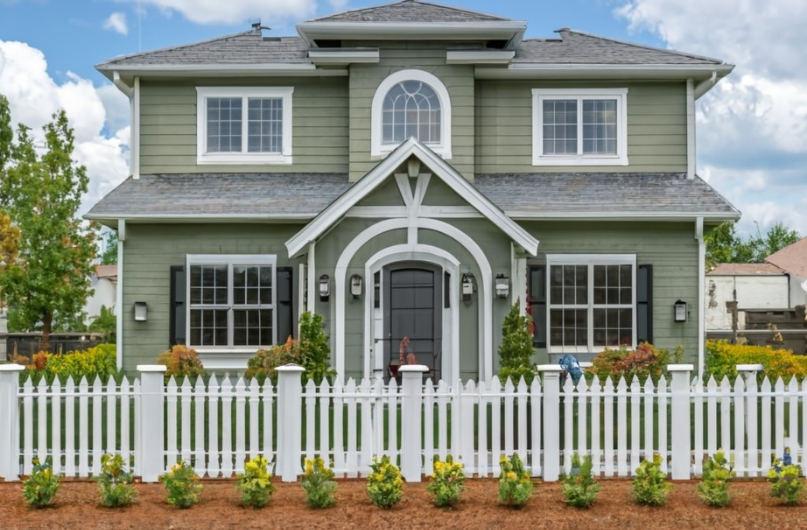 Vinyl Picket Fence